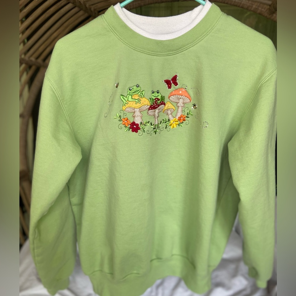 Green Frog & Mushroom Embroidered Sweatshirt - Women